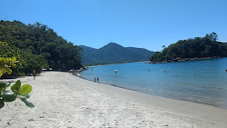 Photo de Praia da Justa protégé par des falaises