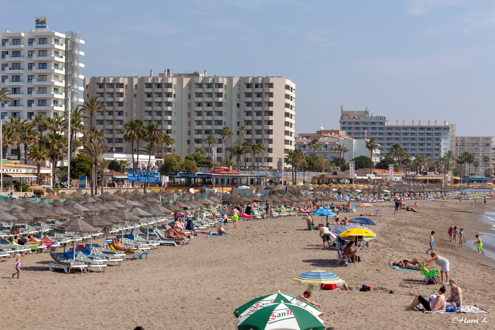 Playa Arroyo de la Miel'in fotoğrafı - rahatlamayı sevenler arasında popüler bir yer