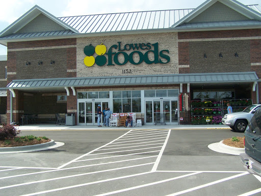 Grocery Store «Lowes Foods of Leland», reviews and photos, 1152 East Cutlar Crossing, Leland, NC 28451, USA