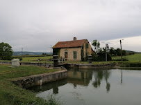 Extérieur du Restaurant Camping Vert Auxois : Camping au bord du Canal de Bourgogne avec piscine / Côte d'Or à Pouilly-en-Auxois - n°19