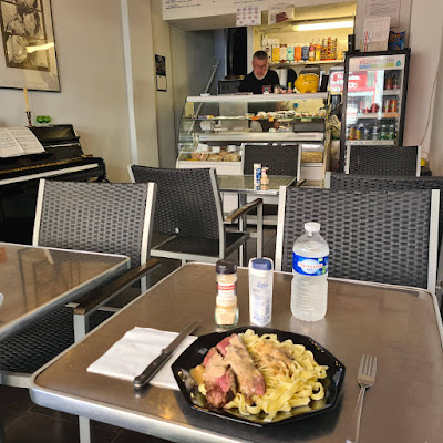 Paninis Club Cafe à Saint-Raphaël