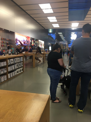 Computer Store «Apple Scottsdale Quarter», reviews and photos, 15169 N Scottsdale Rd, Scottsdale, AZ 85254, USA