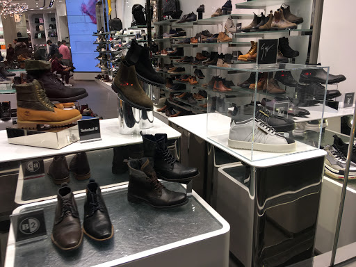 Stores to buy boots Montreal