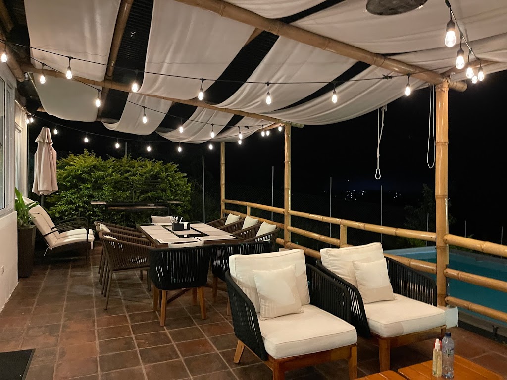 Lazer Lounge 91607