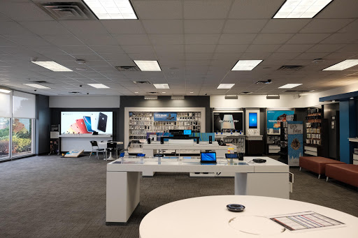 Cell Phone Store «AT&T», reviews and photos, 709 Lewis And Clark Parkway, Clarksville, IN 47129, USA