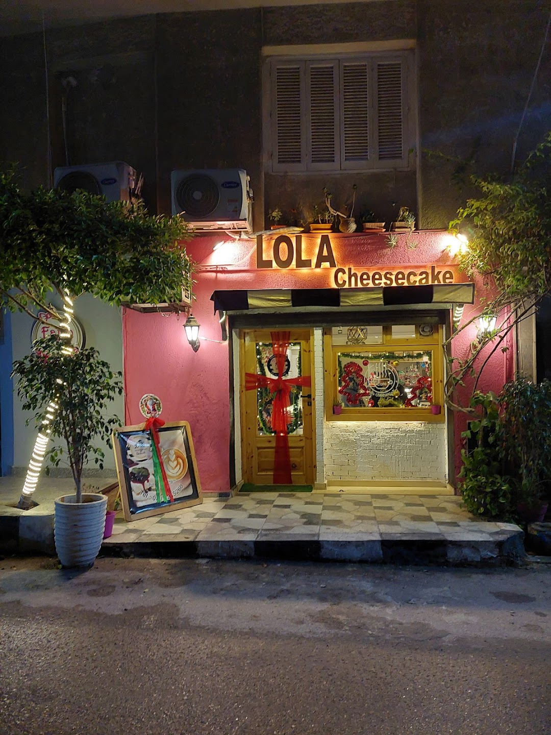 Lola Cheesecake Caf