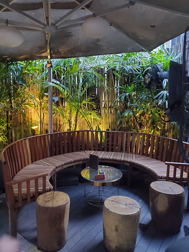 HONI HONI Tiki Cocktail Lounge