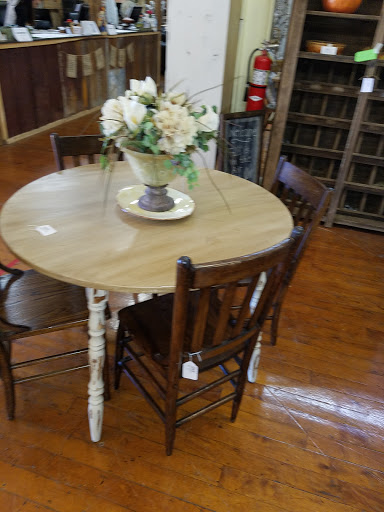 Antique Furniture Store «Jarfly Antique Market», reviews and photos, 47 Railroad Ave, Jefferson, GA 30549, USA