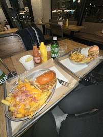 Plats et boissons du Restaurant de hamburgers Le Camion Qui Fume à Paris - n°5