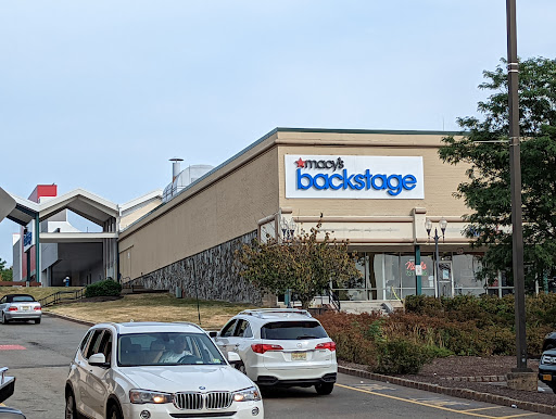 Shopping Mall «Essex Green Shopping Center», reviews and photos, 495 Prospect Ave, West Orange, NJ 07052, USA