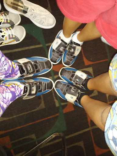 Bowling Alley «Holiday Bowling Center & Sports Bar», reviews and photos, 106 E Pembroke Rd, Hallandale Beach, FL 33009, USA