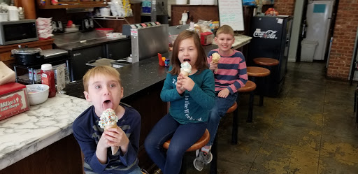 Restaurant «Miller Drug Ice Cream & Soda Shoppe», reviews and photos, 212 1st Ave E, Oneonta, AL 35121, USA