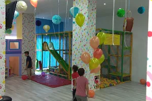 Детски парти център Уондърленд, Бургас image