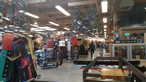 Camping Store «REI», reviews and photos, 7410 SW Bridgeport Rd, Tigard, OR 97224, USA