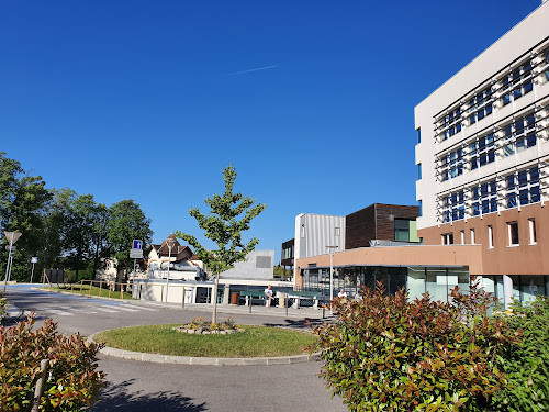 Centre de rééducation Centre de Soins Médicaux et de Réadapation (SMR ex-SSR) - SMR Val Rosay (UGECAM Rhône-Alpes) Saint-Didier-au-Mont-d'Or