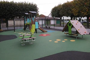 Petit parc de jeux pour enfants image
