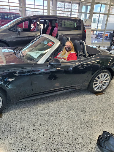 Car Dealer «Stew Hansen Dodge Ram Chrysler Jeep», reviews and photos, 12103 Hickman Rd, Des Moines, IA 50323, USA