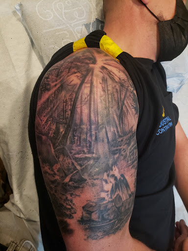 Tattoo Shop «Tribute Tattoo Parlor», reviews and photos, 4718 W Walton Blvd, Waterford Twp, MI 48329, USA