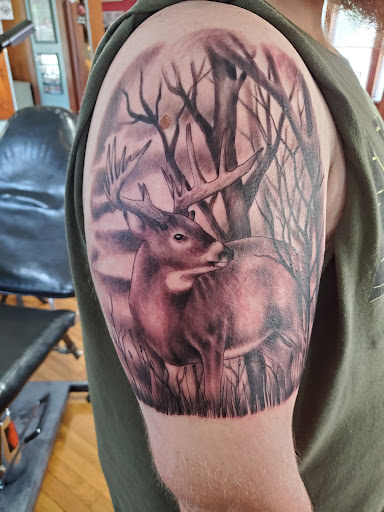 Tattoo Shop «Darklight Tattoo», reviews and photos, 623 N Greenwood Ave, Fort Smith, AR 72901, USA