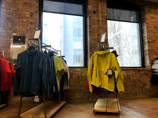 Outdoor Sports Store «Amer Sports Factory Outlet», reviews and photos, 2030 Lincoln Ave, Ogden, UT 84401, USA