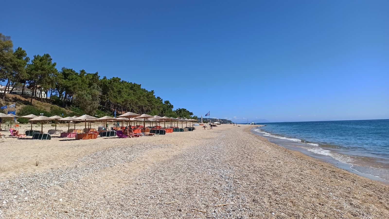 Skala plajı'in fotoğrafı - rahatlamayı sevenler arasında popüler bir yer