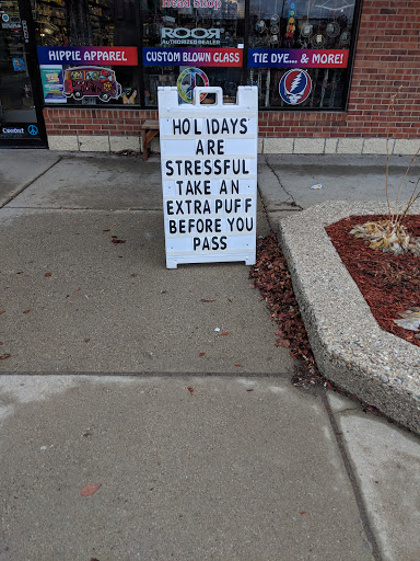 Tobacco Shop «3 Doors Down Head Shop», reviews and photos, 5326 Dixie Hwy, Waterford Twp, MI 48329, USA