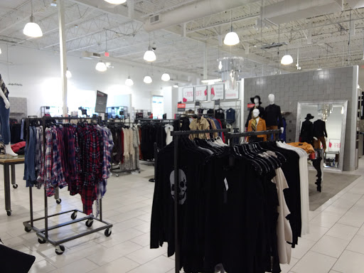 Department Store «Saks OFF 5TH», reviews and photos, 7489 SW Bridgeport Rd, Tigard, OR 97224, USA