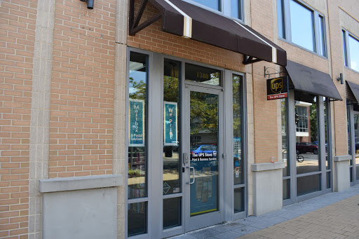The UPS Store, 1380 Monroe St NW, Washington, DC 20010, USA, 