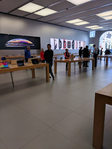 Computer Store «Apple Greenwich Avenue», reviews and photos, 356 Greenwich Ave, Greenwich, CT 06830, USA