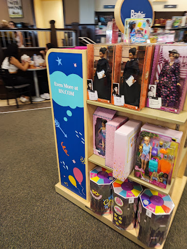 Book Store «Barnes & Noble», reviews and photos, 210 Americana Way, Glendale, CA 91210, USA