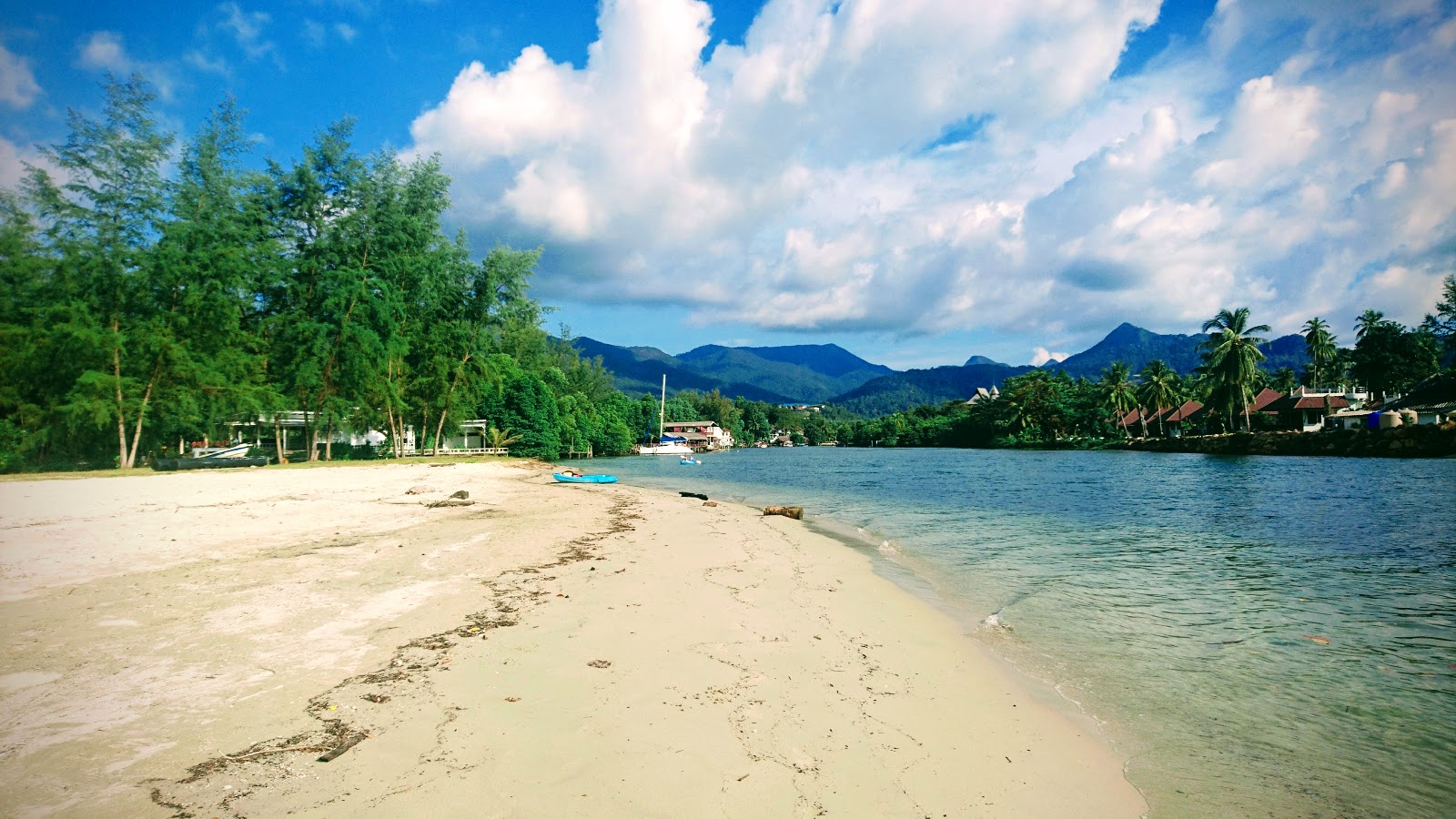 Photo of Klong Prao beach and the settlement