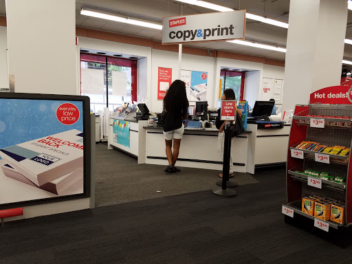 Staples, 1500 Chestnut St, Philadelphia, PA 19102, USA, 
