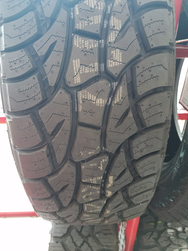 Tire Shop «Discount Tire Store - Clackamas, OR», reviews and photos, 8380 SE Sunnyside Rd, Clackamas, OR 97015, USA