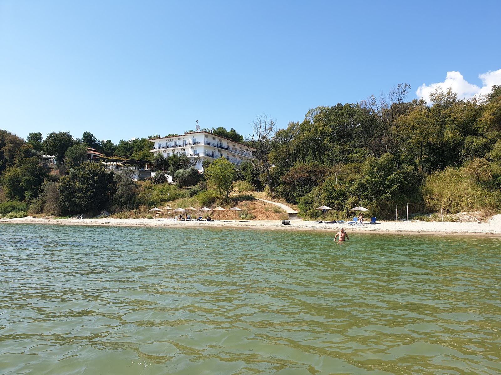 Foto de Agiannis beach com meios de comunicação nível de limpeza