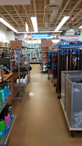 Sportswear Store «Columbia Sportswear Outlet Store at Lighthouse Place Premium Outlets», reviews and photos, 1710 Lighthouse Pl, Michigan City, IN 46360, USA