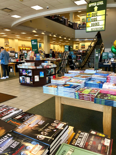 Book Store «Barnes & Noble Booksellers», reviews and photos, 5604 Bay St, Emeryville, CA 94608, USA