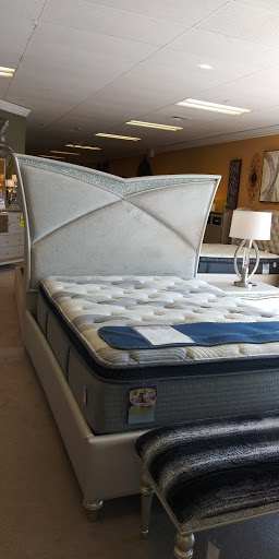 Furniture Store «Raymour & Flanigan Furniture and Mattress Store», reviews and photos, 275 Glen Cove Rd, Carle Place, NY 11514, USA