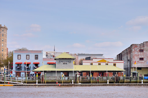 Eclectic Restaurant «Riverboat Landing», reviews and photos, 2 Market St, Wilmington, NC 28401, USA