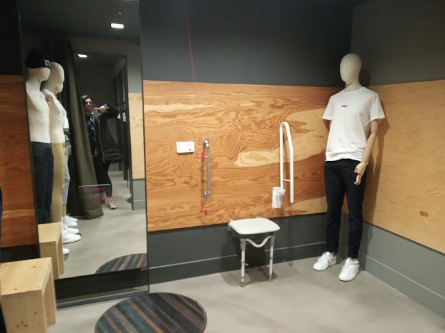 Reviews of Levi's® Arndale Centre in Manchester - Clothing store