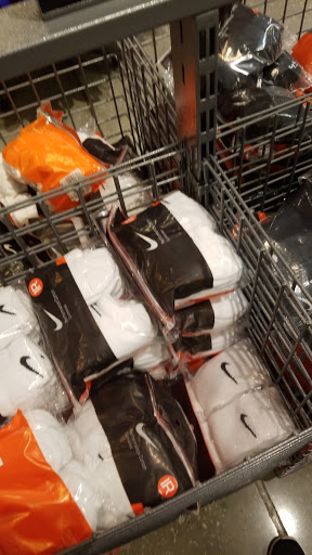 Clothing Store «Nike Factory Store», reviews and photos, 4101 S Carrollton Ave, New Orleans, LA 70119, USA