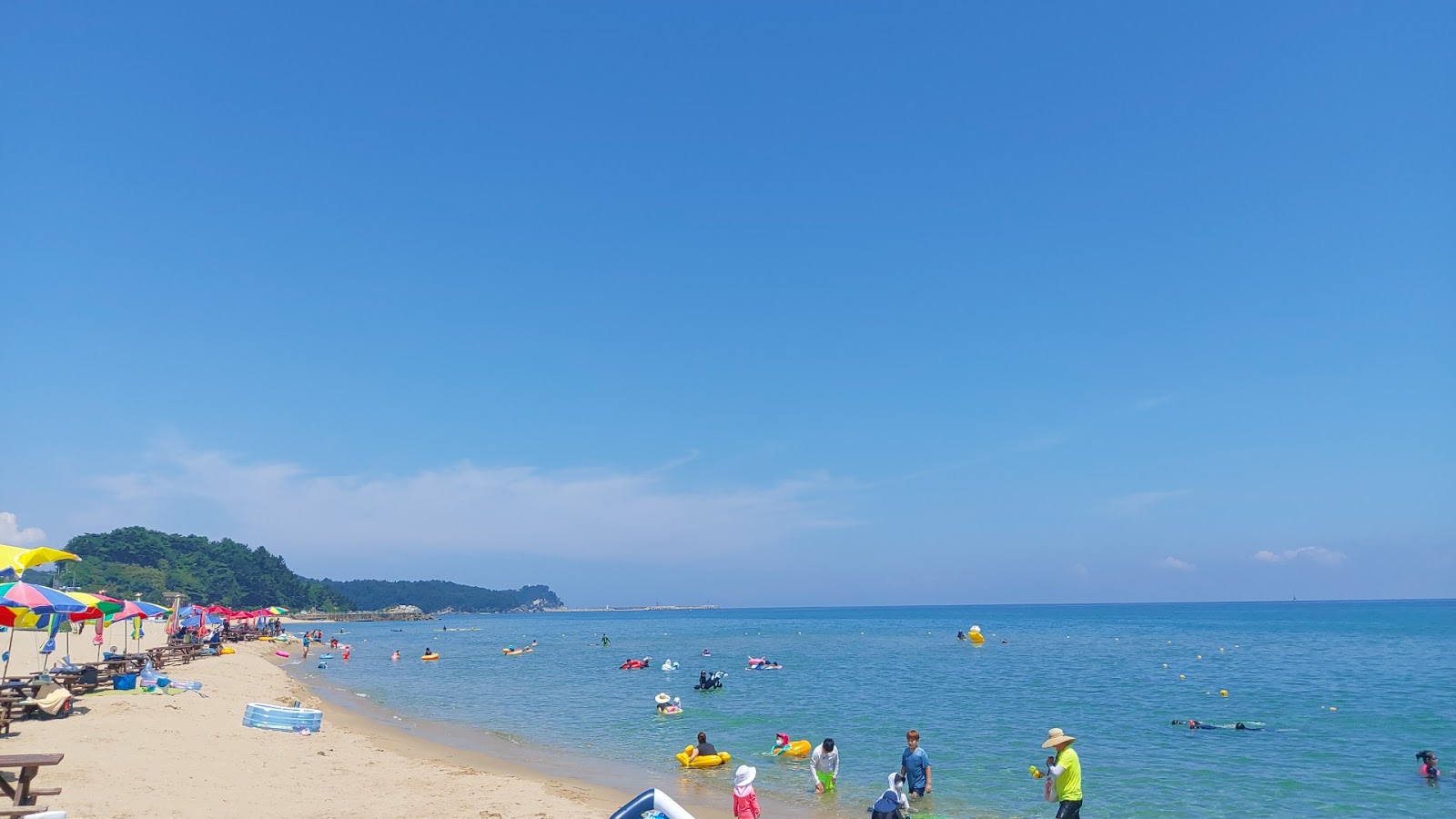 Valokuva Dongho Beachista. ja asutus
