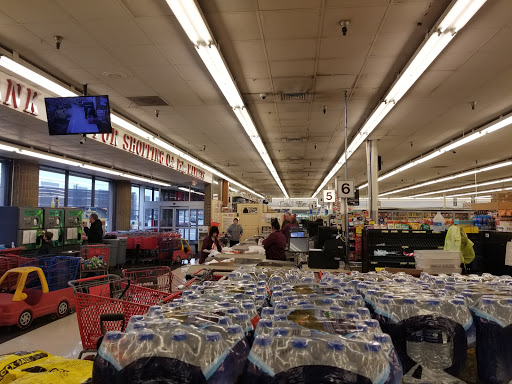 Grocery Store «Oakridge Supermarket», reviews and photos, 31240 Groesbeck Hwy, Fraser, MI 48026, USA