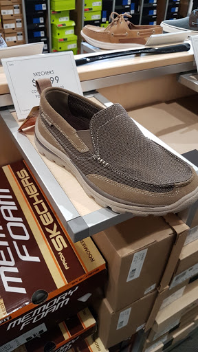 Shoe Store «DSW Designer Shoe Warehouse», reviews and photos, 520 E Waterfront Dr, Homestead, PA 15120, USA