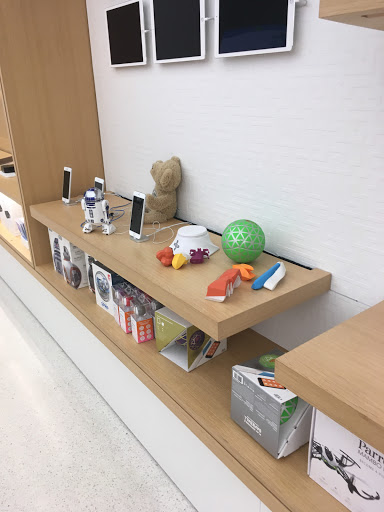 Computer Store «Apple Woodland», reviews and photos, 3195 28th St SE, Grand Rapids, MI 49512, USA