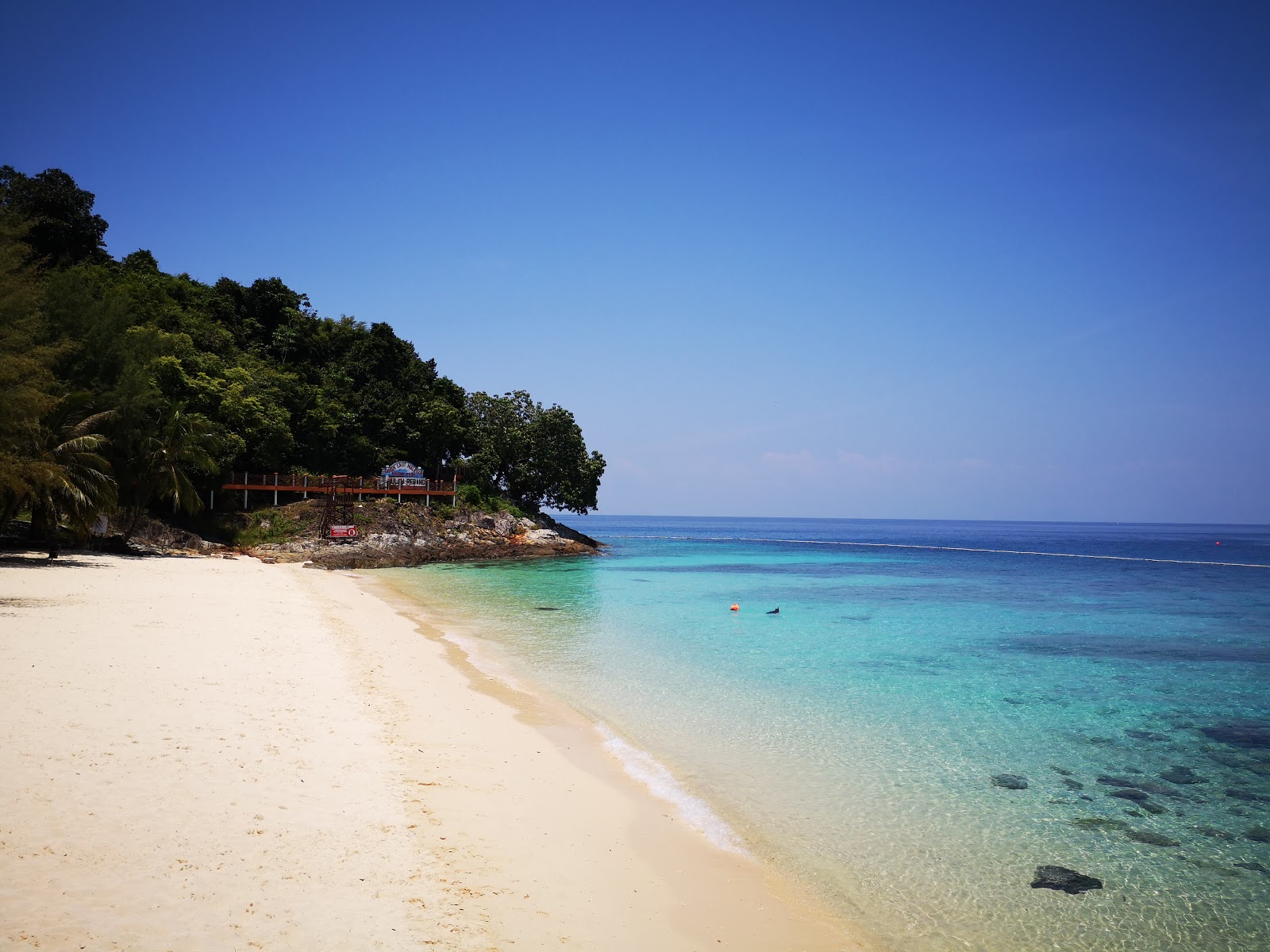 Foto van Chagar Hutang Beach met beige zand oppervlakte