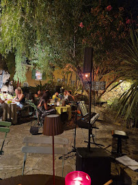 Atmosphère du Restaurant Café De La Cueva à Bormes-les-Mimosas - n°11
