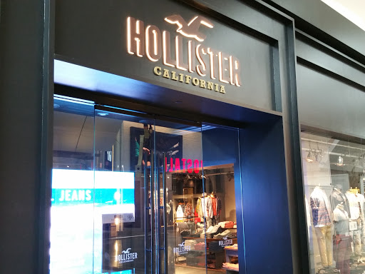 Clothing Store «Hollister Co.», reviews and photos, 282 Garden State Plaza Blvd, Paramus, NJ 07652, USA
