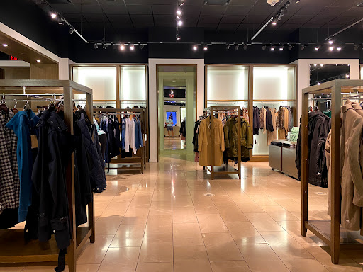 Clothing Store «Burberry Outlet», reviews and photos, 5220 Fashion Outlets Way, Rosemont, IL 60018, USA