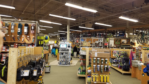 Camping Store «REI», reviews and photos, 17W160 W 22nd St, Oakbrook Terrace, IL 60181, USA