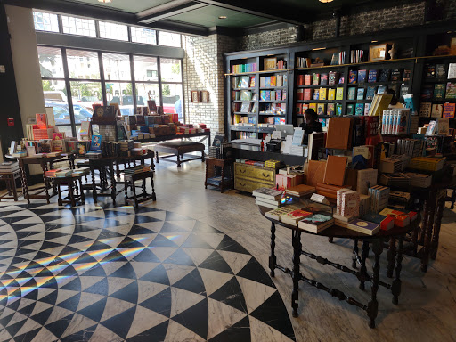 Bookshops open on Sundays in Tampa